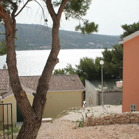 Apartment By The Sea - 3098