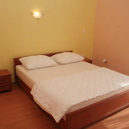 Apartment By The Sea - 3098 Rogoznica (Sibenik-Knin)