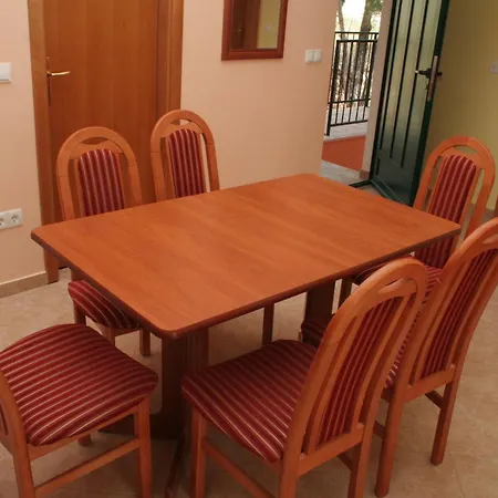 Apartment By The Sea - 3098 *